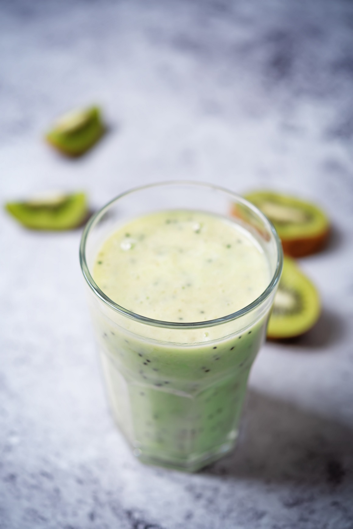 Smoothie od kivija i jogurta