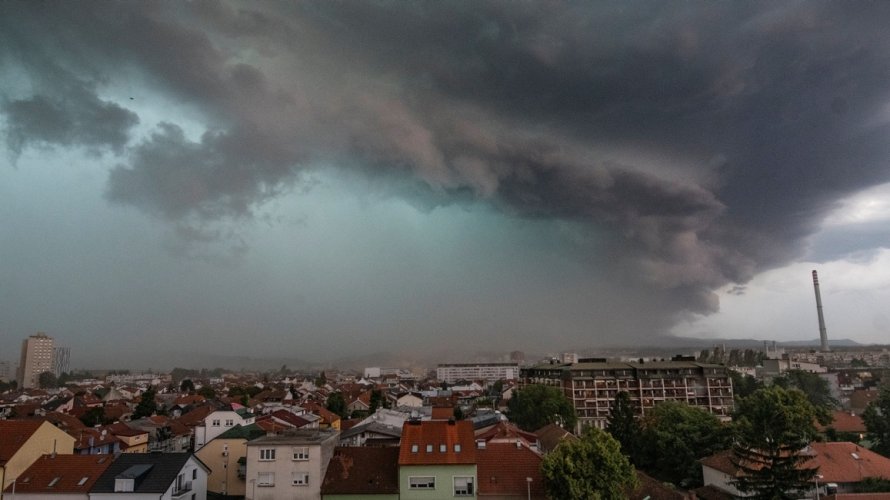 Grmljavinsko nevrijeme u Zgarebu